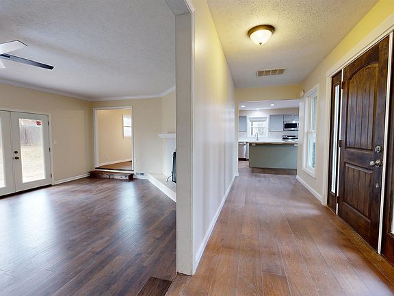 3rd image of 201 Jessamine Dr