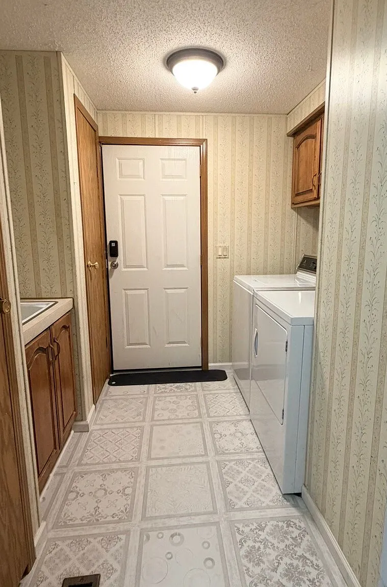 3 bed, 2.0 bath, $550 — Photo 3