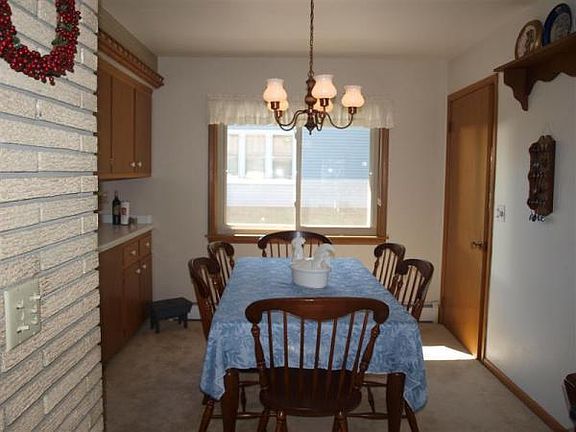 3rd image of 625 Ashland Ave