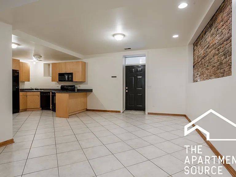 1822 N Campbell Ave — Photo 3