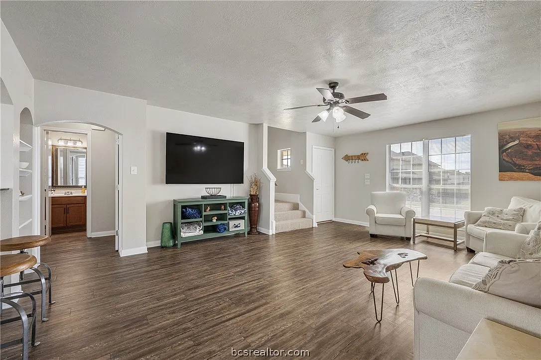 4 bed, 1850 sqft, $2,800 — Photo 3