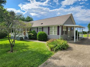 5818 E Rolling Meadows Dr, Pekin, IN 47165