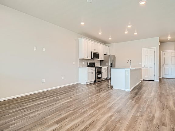 4th image of 12249 Race St