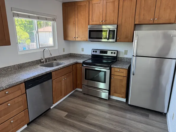 2431 Bethards Dr Unit 4, Santa Rosa, CA 95405