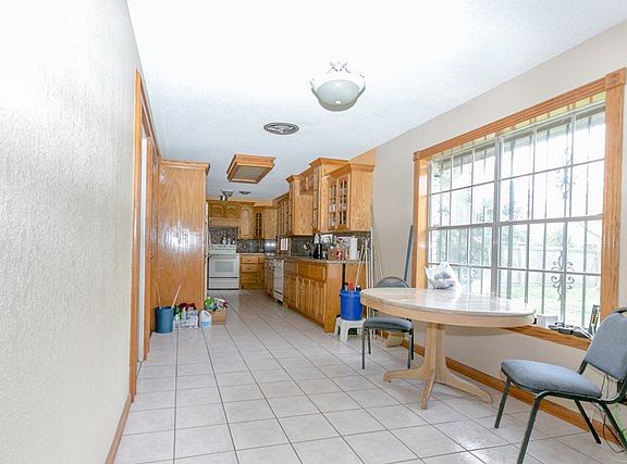 4th image of 204 W Fern Ave