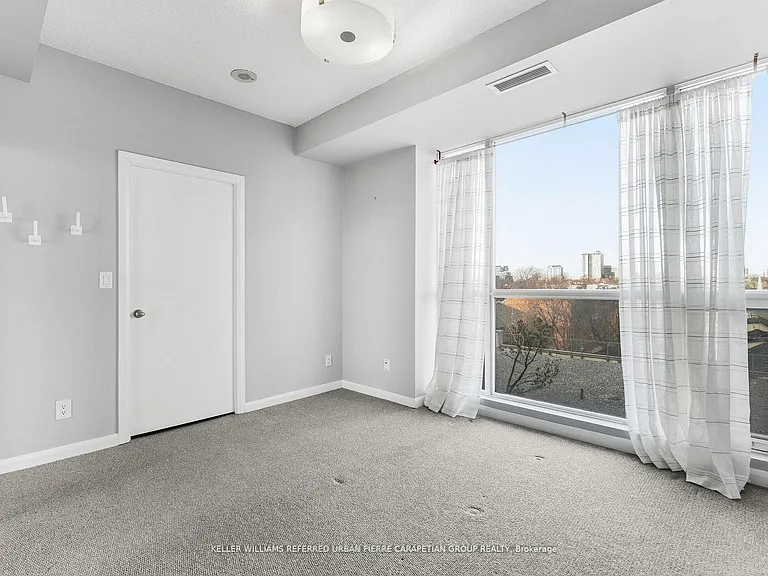 18 Beverley St #706B — Photo 9