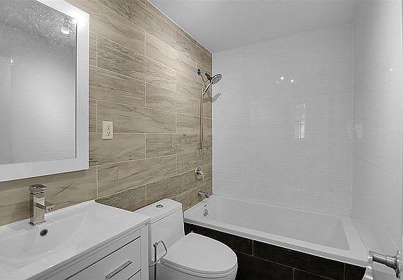 5th image of 324 Chauncey St #2