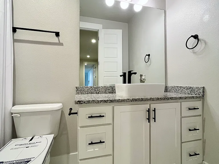 251 S Mill St #320 — Photo 32