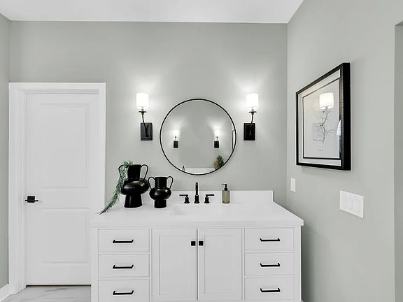 Primary bath with dual sinks