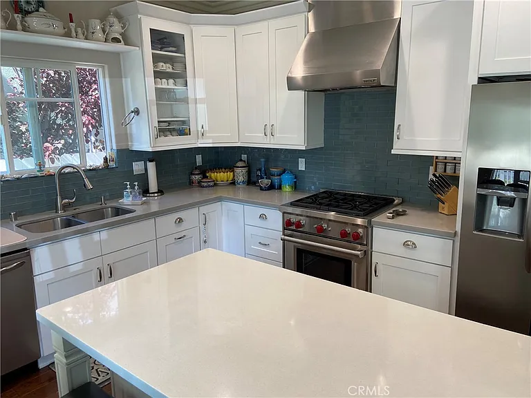 4470 Stansbury Ave — Photo 6