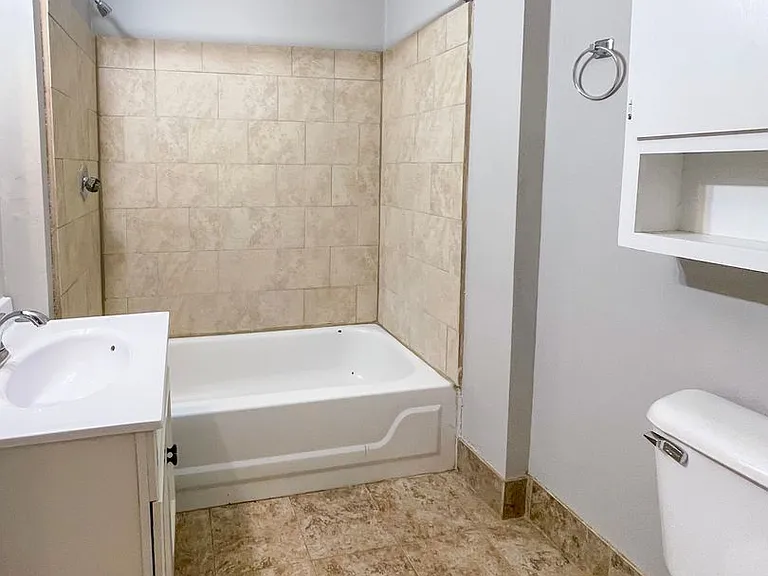 2125 W Jackson St — Photo 20