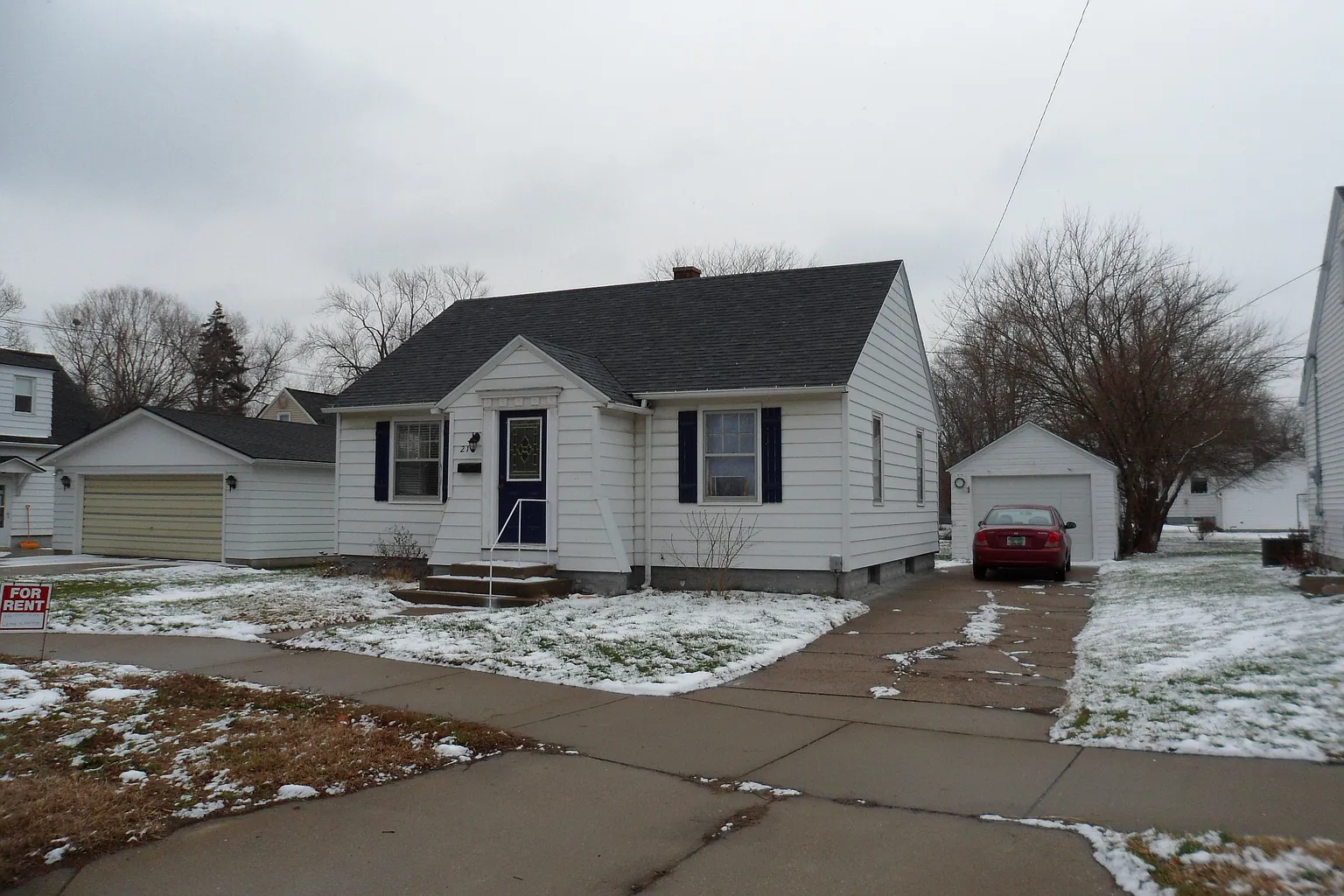 210 E 15th St photo 1