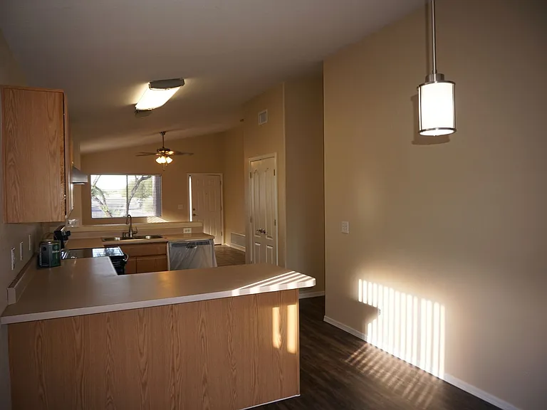 2201 S Saint Suzanne Dr — Photo 15