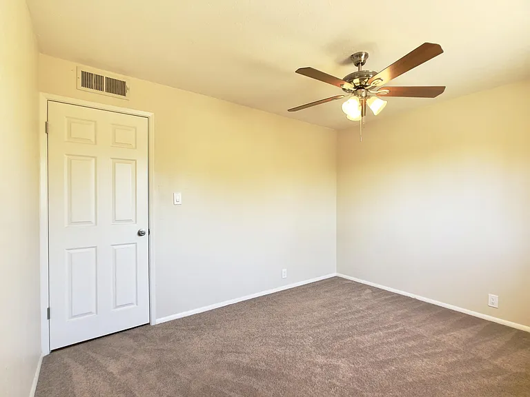 1913 E El Parque Dr — Photo 10