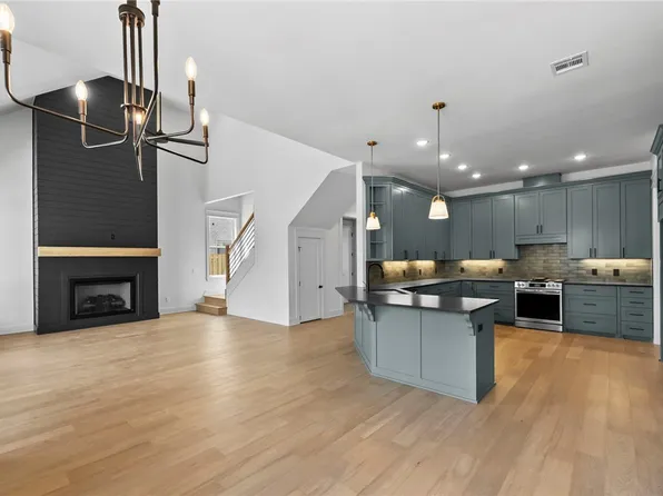 1911 Bluestem Dr, Centerton, AR 72719