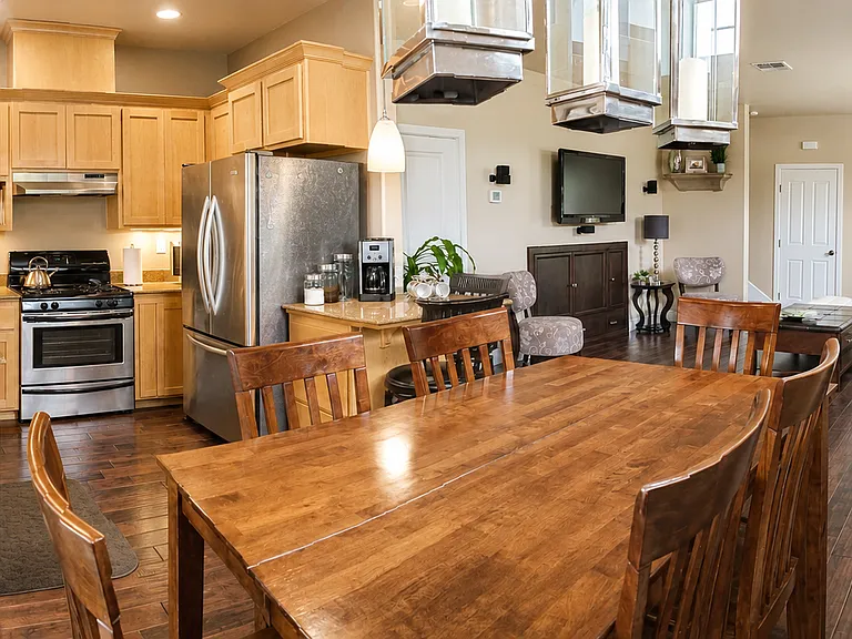 259 Tyler Ave — Photo 5
