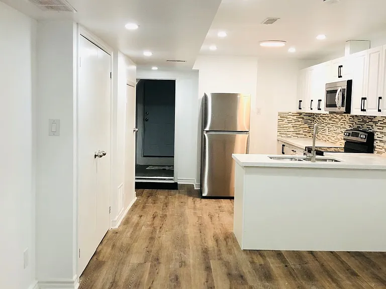 1603 Dundas St E #BASEMENT — Photo 2