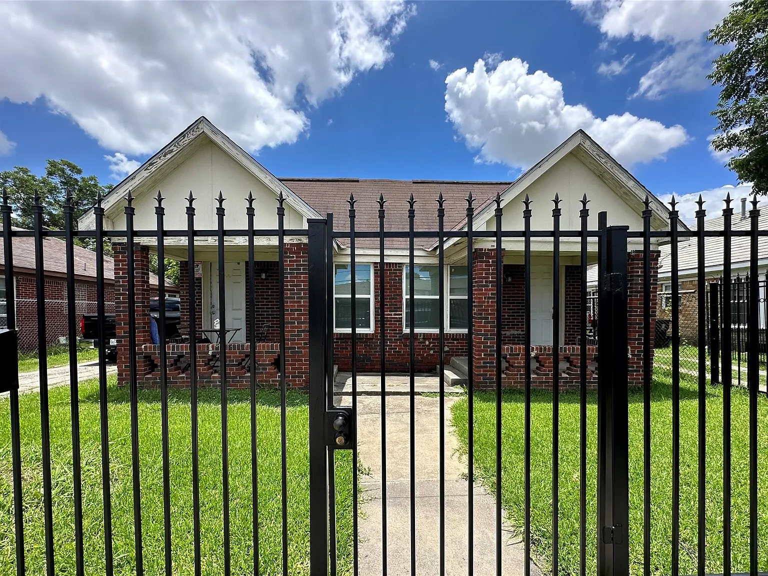 1 bed, 1.0 bath, 1218 sqft, $1,050 — Photo 1