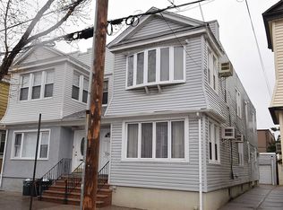 7007 68th St, Ridgewood, NY 11385