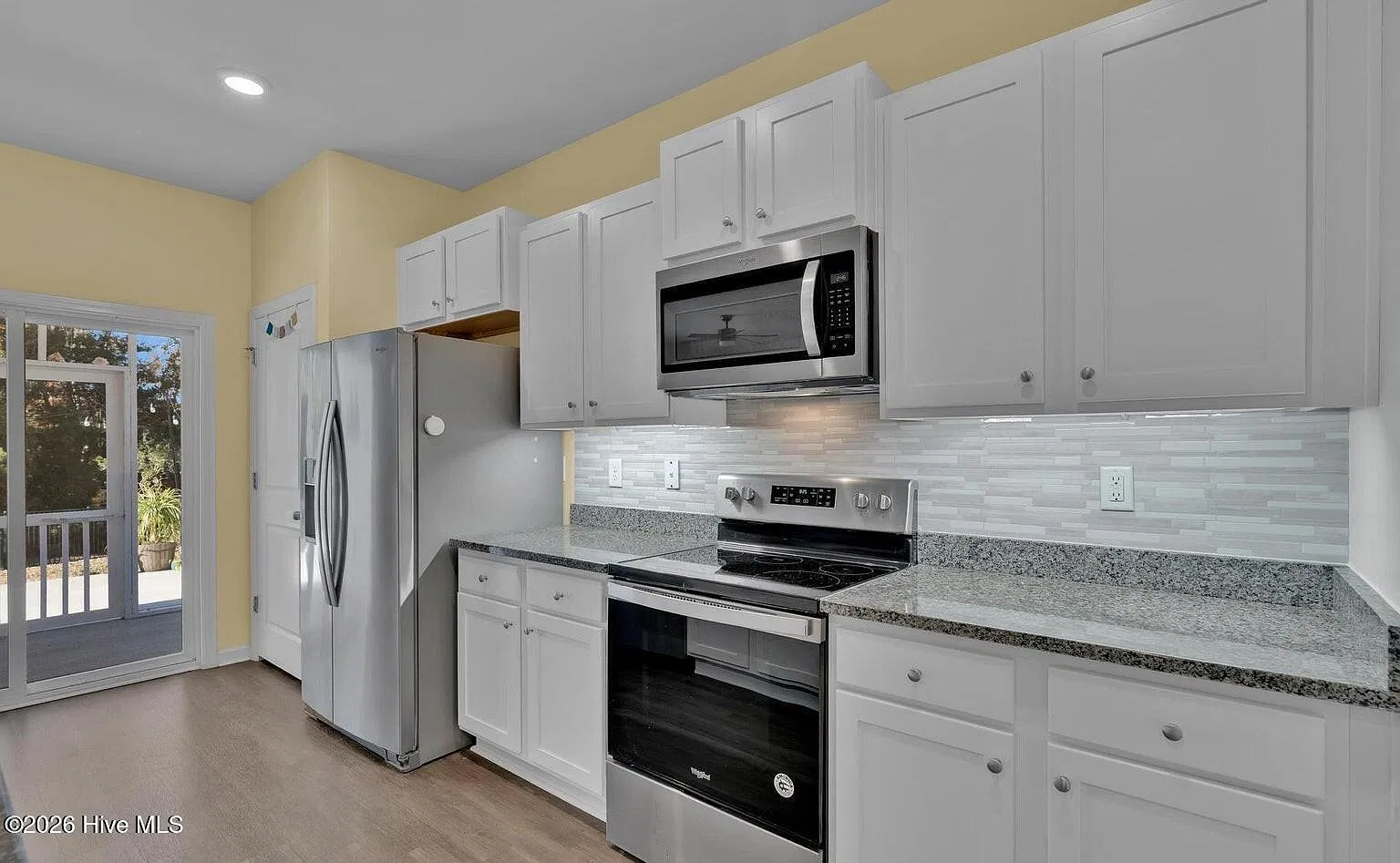 3 bed, 2.0 bath, 1459 sqft, $2,200 — Photo 3