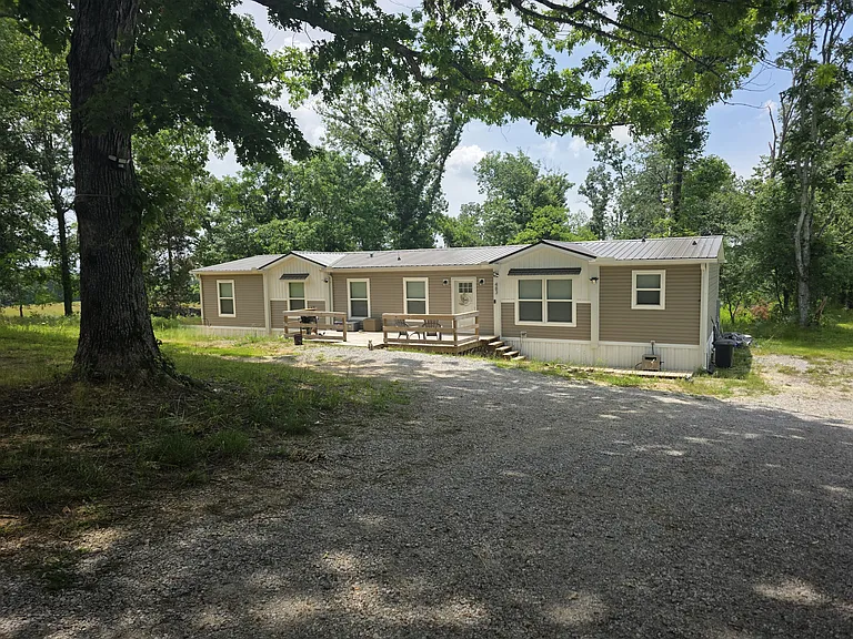 483 W Wilmouth Rd — Photo 1