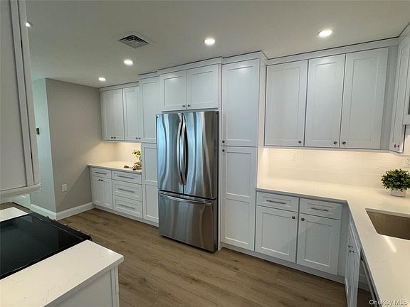 4th image of 404 Woodbridge Drive #D