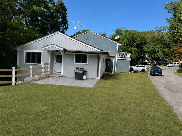 35 Quincy Ct S, Goldens Bridge, NY 10526