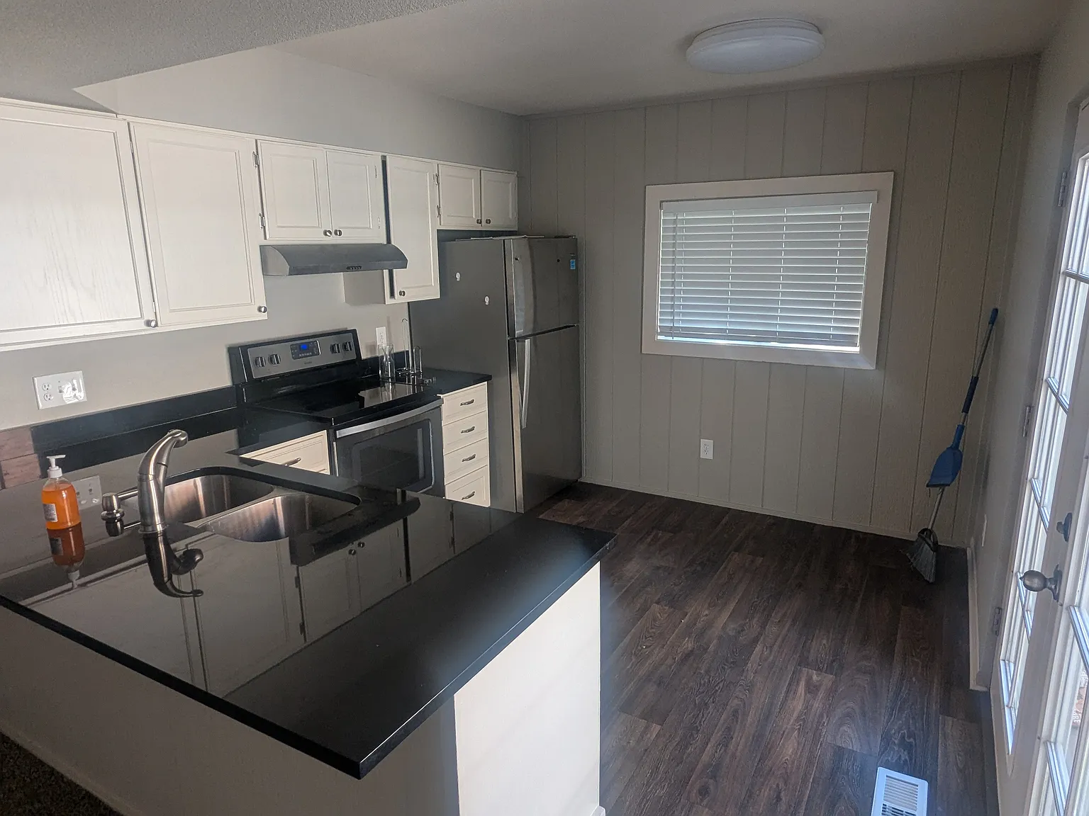 2 bed, 1091 sqft, $1,950 — Photo 1