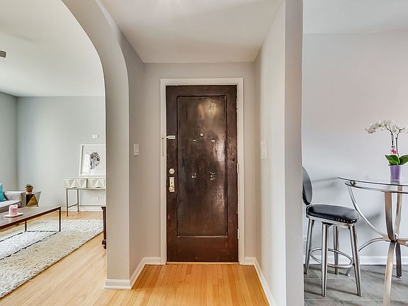 5th image of 7438 N Hermitage Ave APT 2F