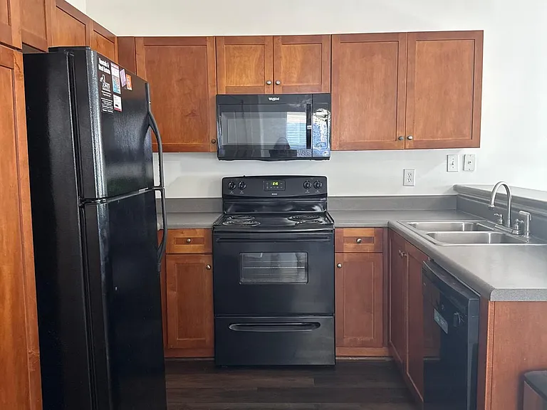 100 Davis St #11 — Photo 4