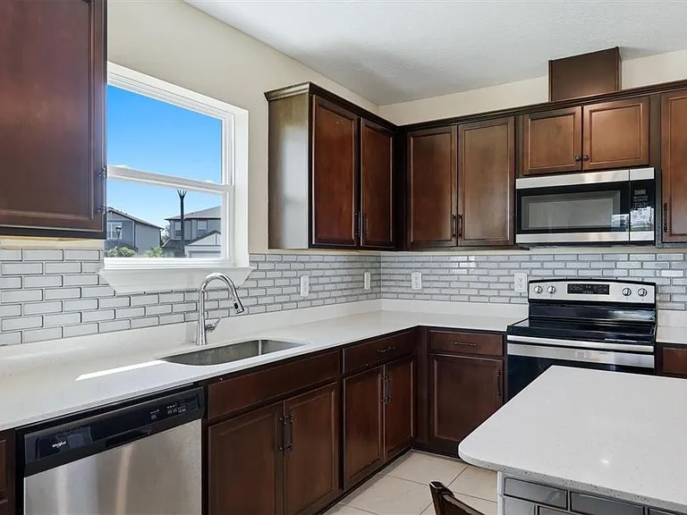 9108 Royal River Cir — Photo 19