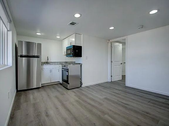 5th image of 2608 S Laurel St APT 9