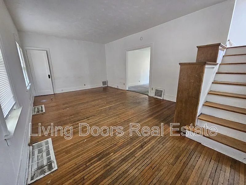 3 bed, 1.0 bath, $1,410 — Photo 4