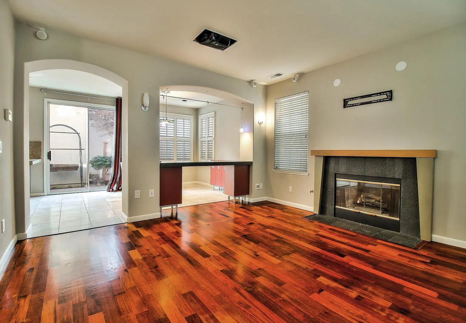 3 bed, 2.5 bath, 1739 sqft, $5,800 — Photo 4