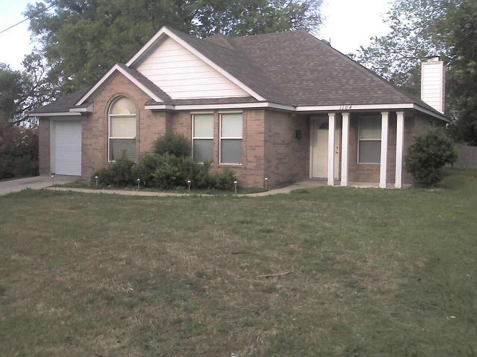 1st image of 1104 N Throckmorton St