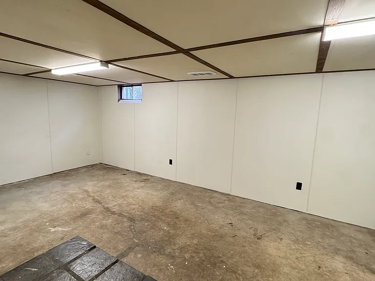 2121 Roberts Ln — Photo 16