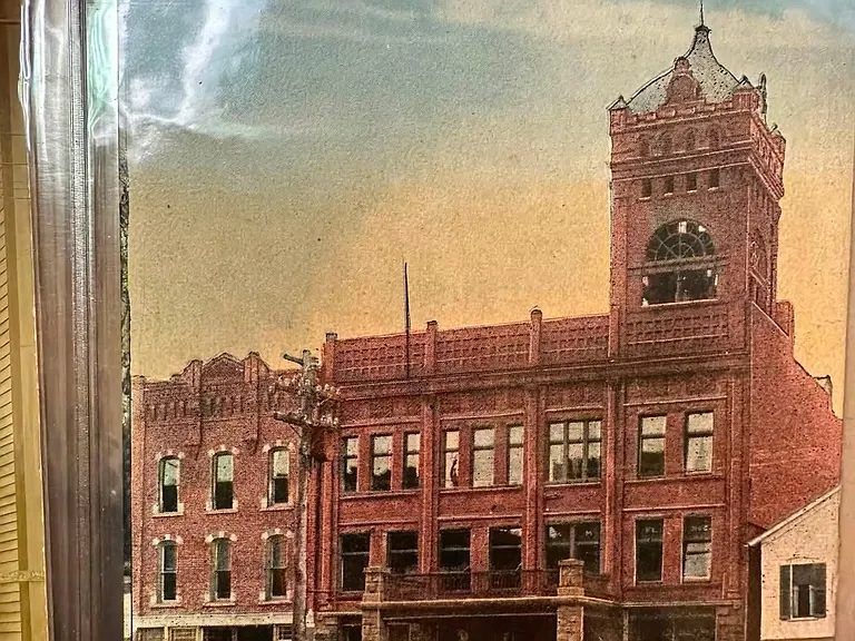358 Broad St — Photo 8