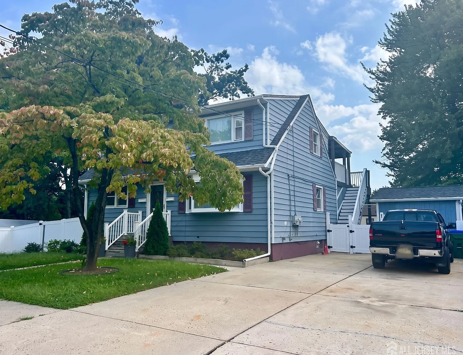 2 bed, 1.0 bath, 832 sqft, $2,050 — Photo 2