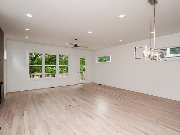 w/ light natural wood floors