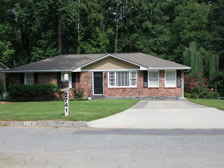2741 Valvedere Dr NE — Photo 1