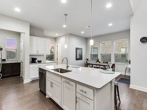 5th image of 181 Village Oak Dr