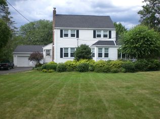 424 Oak Ridge Rd, Clark, NJ 07066