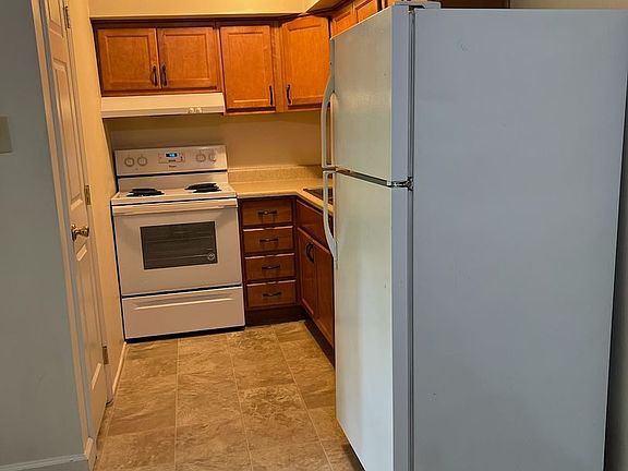 3rd image of 32 Woodglen Apartment APT C-33