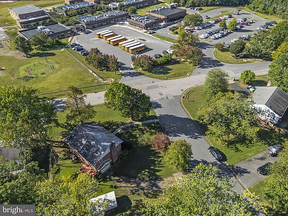 5th image of 100 Lombardy Dr