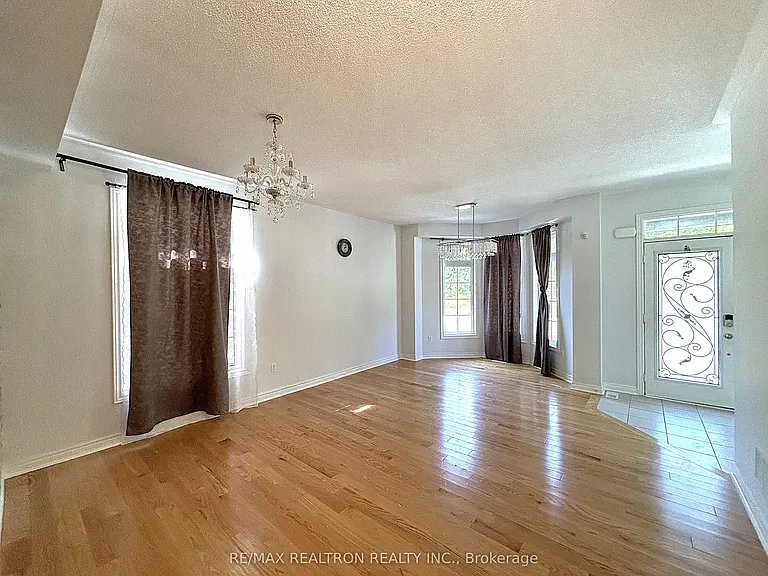 511 William Forster Rd — Photo 5
