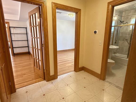 4th image of 18 Silk St #1