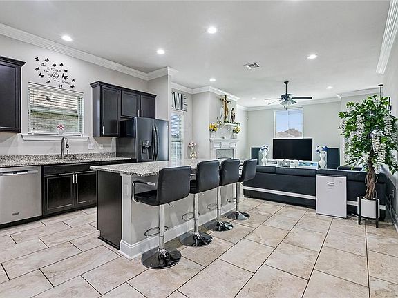 4th image of 940 Artesa Dr