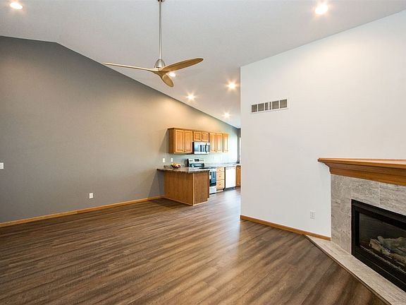 4th image of 541 E Goldfinch Dr