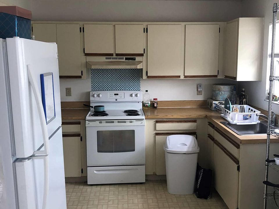 2nd image of 182 Donna Rd NE
