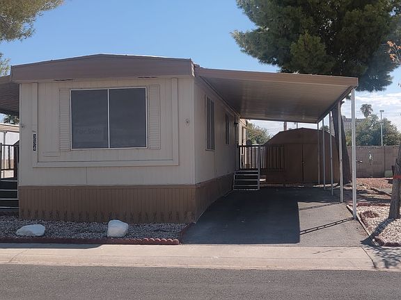 Beautiful Home with desert lan